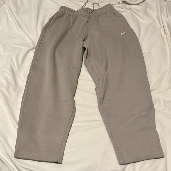 Nike Sweatpants - Picture 4 of 5